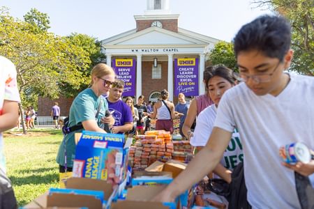 Image for UMHB Students Serve the Community Through Love CTX
