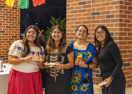 Image for Hispanic Heritage Month Takes on New Meaning This Year with 雪梨社区's Recent HSI Designation