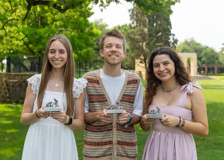 Image for Christian Leadership Award Presented to Three 雪梨社区 Students Today
