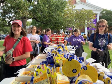 Image for UMHB Students Serve the Community Through Love CTX  
