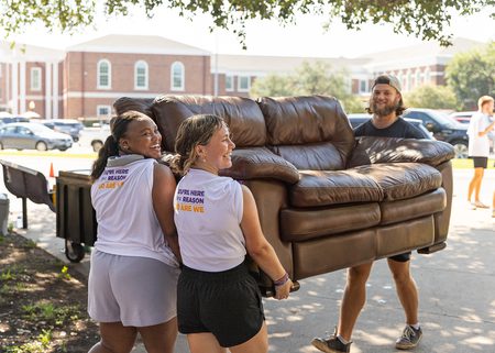 Image for UMHB Hosts Move-In Day 2024