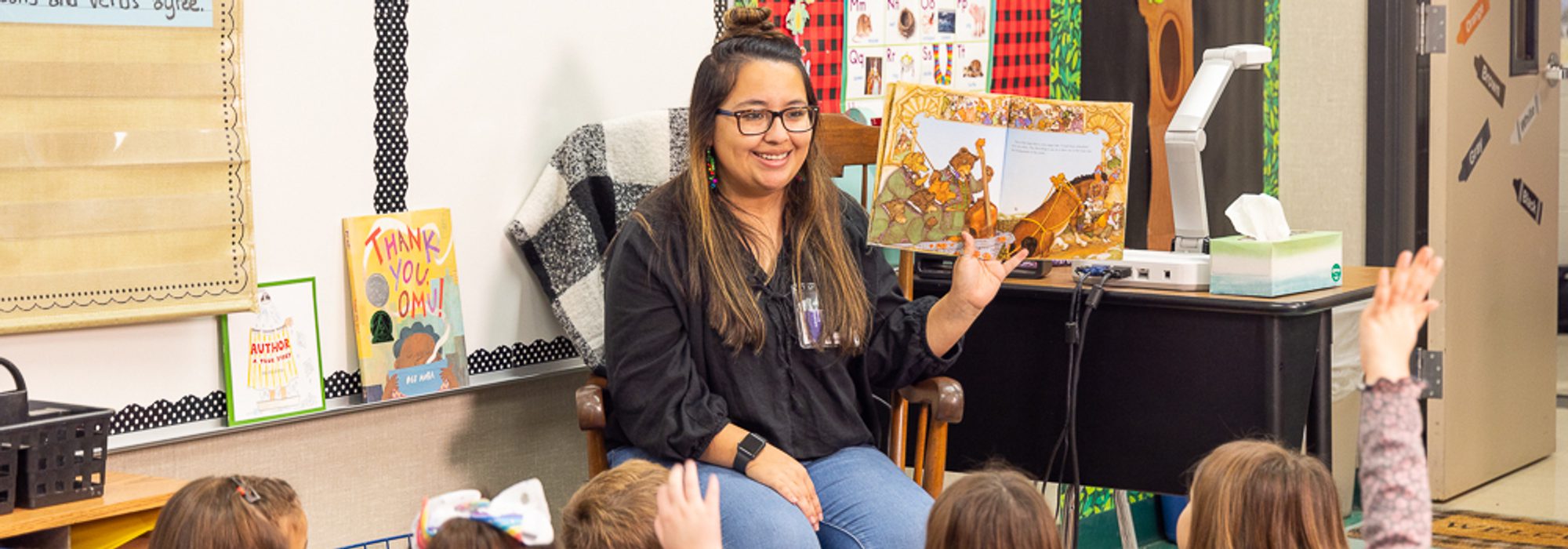 Degree in early childhood edcation student educating child through UMHB teacher internships.