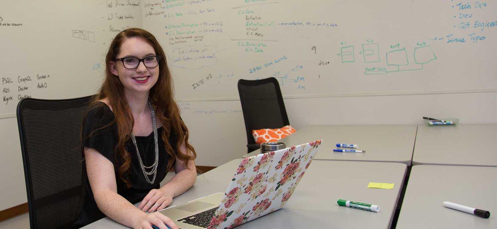 Majoring in computer science student discusing software engineering internships at 麻豆视频直播.