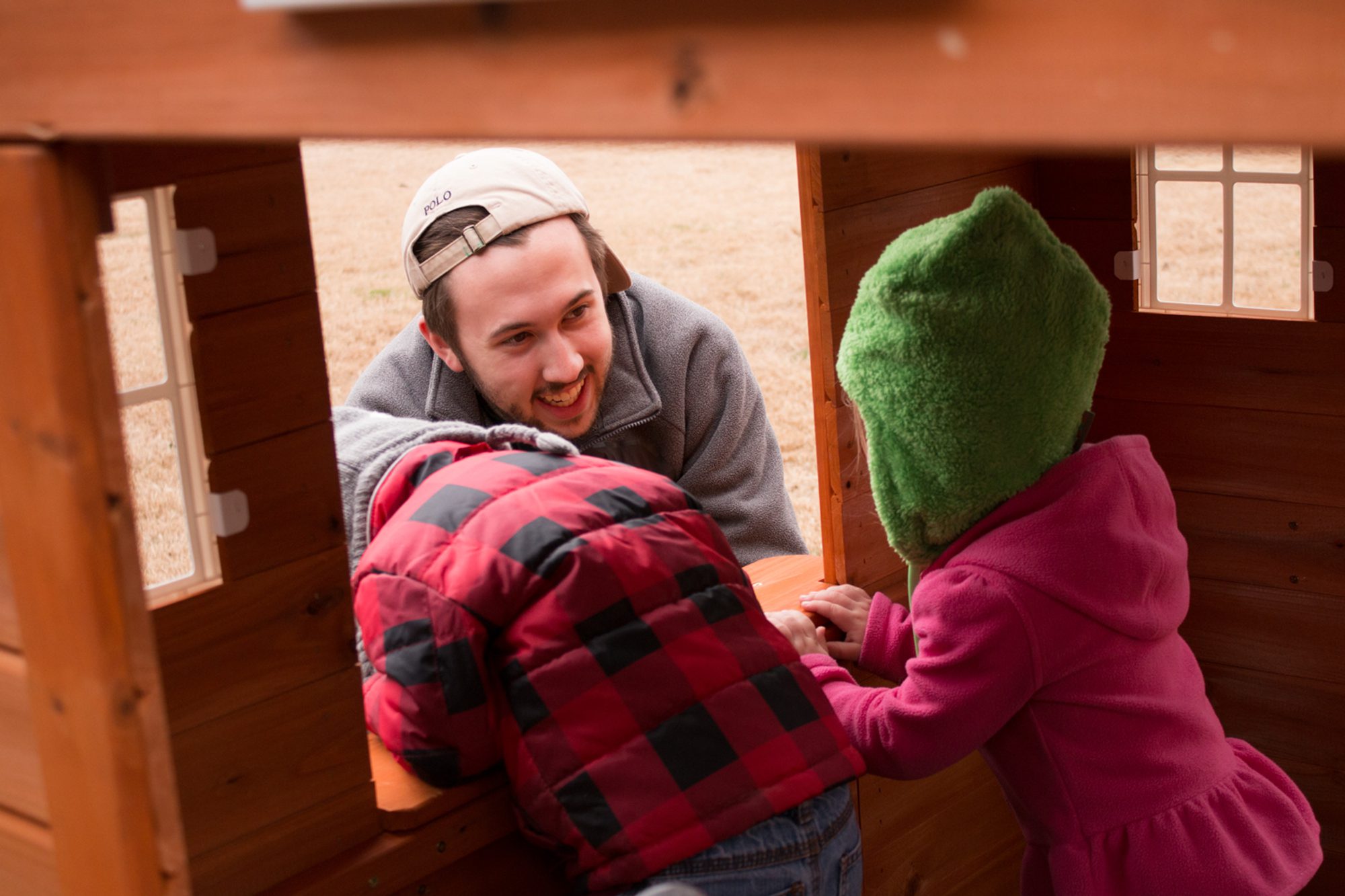 Ross Jones serves at a Reaching Out event. Ross Jones serves at a Reaching Out event.
