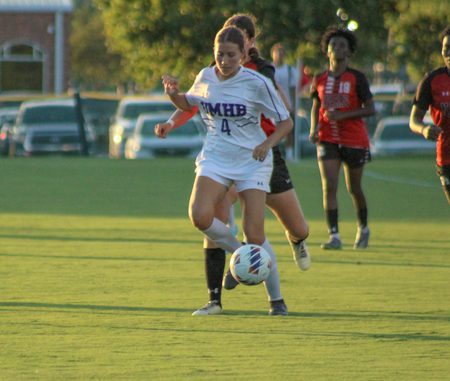 Image for Women's Soccer Look to Continue Their Sucess with New Faces