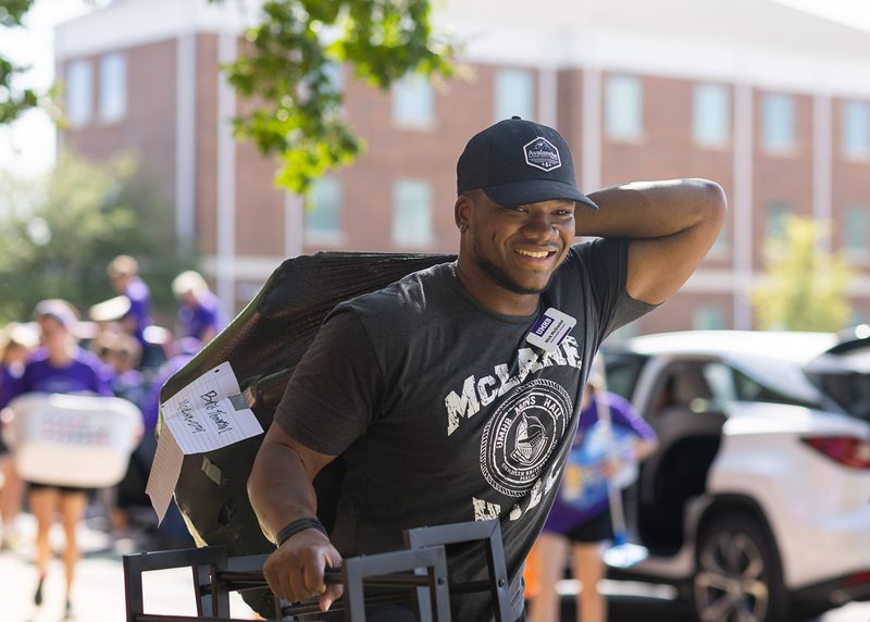 Students help new Crusaders move into their dorms. Students help new Crusaders move into their dorms.