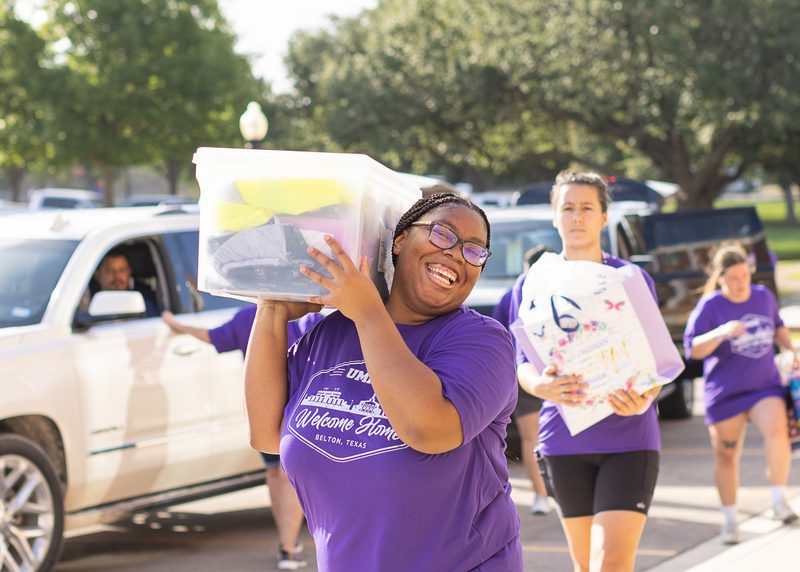 Students help new Crusaders move into their dorms. Students help new Crusaders move into their dorms.